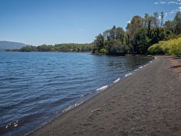 Exclusiva Parcela De 1 Ha Con Casa A Orilla Del Lago Calafquén