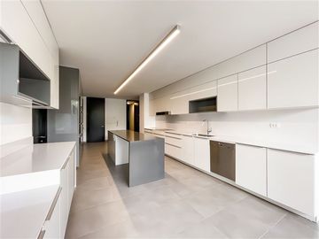 Departamento en venta de 6 dorm. en Lo Barnechea