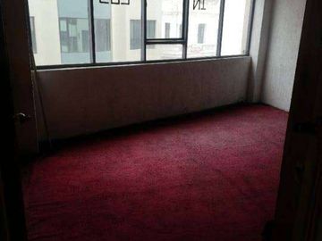 Venta de Oficina en la Avenida Tarqui y 10 de Agosto