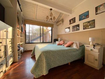 Casa Funes  tres dormitorios con pileta en venta