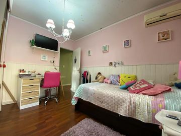 Casa Funes  tres dormitorios con pileta en venta