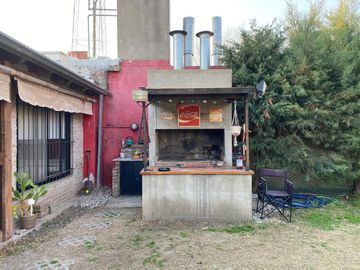 Casa Funes  tres dormitorios con pileta en venta