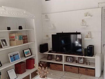 Casa Funes  tres dormitorios con pileta en venta