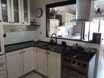 Casa Funes  tres dormitorios con pileta en venta