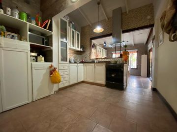 Casa Funes  tres dormitorios con pileta en venta
