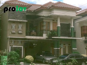 Rumah bagus 2 lantai disembrani town house Sukamiskin Arcamanik Bandung