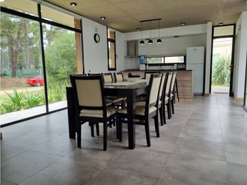 Moderna- Minimalista en una sola planta, Venta y alquiler temporario