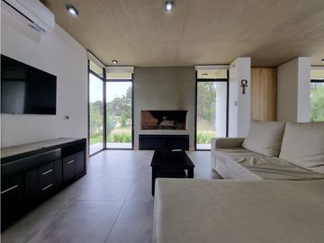 Moderna- Minimalista en una sola planta, Venta y alquiler temporario