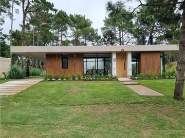 Moderna- Minimalista en una sola planta, Venta y alquiler temporario