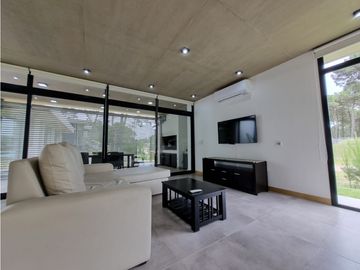 Moderna- Minimalista en una sola planta, Venta y alquiler temporario