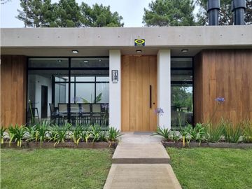 Moderna- Minimalista en una sola planta, Venta y alquiler temporario