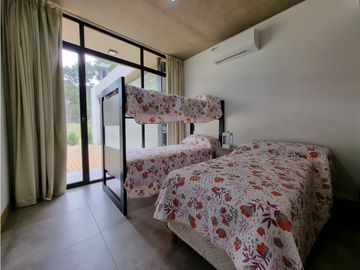 Moderna- Minimalista en una sola planta, Venta y alquiler temporario