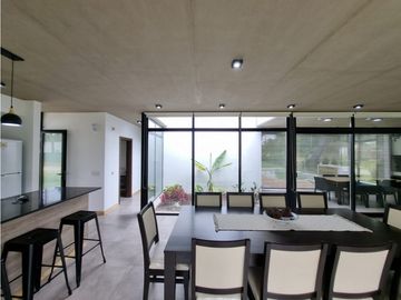 Moderna- Minimalista en una sola planta, Venta y alquiler temporario