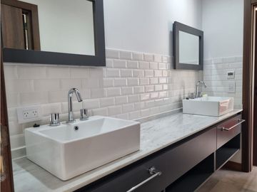 Moderna- Minimalista en una sola planta, Venta y alquiler temporario