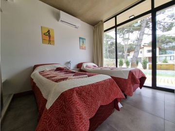 Moderna- Minimalista en una sola planta, Venta y alquiler temporario