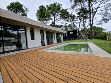 Moderna- Minimalista en una sola planta, Venta y alquiler temporario