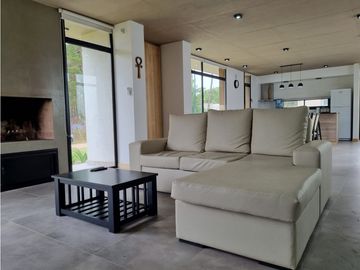 Moderna- Minimalista en una sola planta, Venta y alquiler temporario
