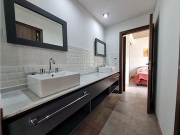 Moderna- Minimalista en una sola planta, Venta y alquiler temporario