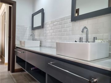 Moderna- Minimalista en una sola planta, Venta y alquiler temporario