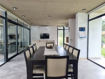 Moderna- Minimalista en una sola planta, Venta y alquiler temporario
