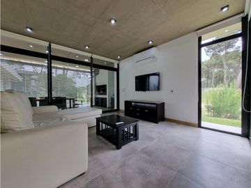 Moderna- Minimalista en una sola planta, Venta y alquiler temporario
