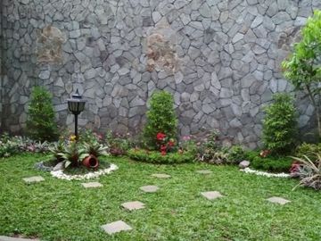 DIJUAL RUMAH JAKARTA SELATAN SIAP HUNI TERAWAT DEKAT STASIUN MRT LEBAK BULUS