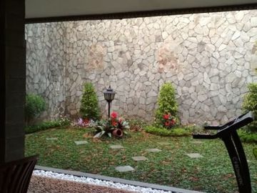 DIJUAL RUMAH JAKARTA SELATAN SIAP HUNI TERAWAT DEKAT STASIUN MRT LEBAK BULUS