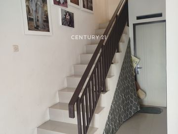 Rumah 2 Lantai Semi Furnished Di Bandung City Vew Mandalajati