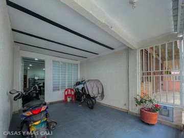 VENTA CASA TRIFAMILIAR DOS PISOS PALMIRA. Cod V6394