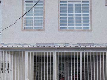 VENTA CASA TRIFAMILIAR DOS PISOS PALMIRA. Cod V6394