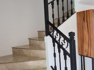Elegante casa de venta con diseño moderno en Urbanización Casa Laguna cerca al centro Comercial el Dorado