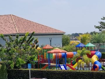 Elegante casa de venta con diseño moderno en Urbanización Casa Laguna cerca al centro Comercial el Dorado
