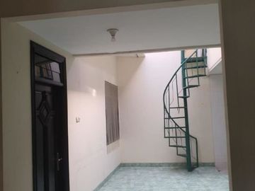 Rumah Wisma Mukti Klampis Hadap selatan