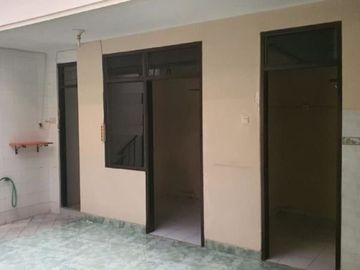 Rumah Wisma Mukti Klampis Hadap selatan