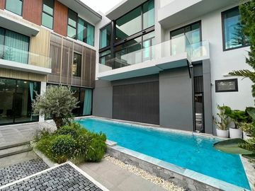 5 Bedroom House for sale at Nantawan Rama 9 – Srinakarin