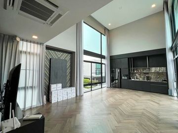 5 Bedroom House for sale at Nantawan Rama 9 – Srinakarin