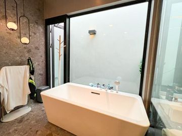 5 Bedroom House for sale at Nantawan Rama 9 – Srinakarin
