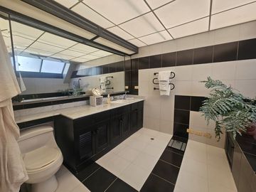 casa en venta en bosque medina-usaquén. Cod V3669
