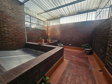 casa en venta en bosque medina-usaquén. Cod V3669