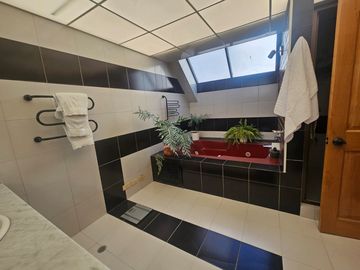 casa en venta en bosque medina-usaquén. Cod V3669