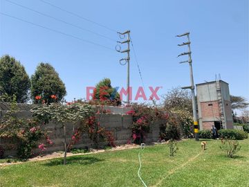 Características del Terreno:

Este fundo es un exclusivo predio de 50,000 m2 completamente cercado y adornado con sauces, buganvilias y árboles frut