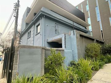 Gran Clinica con Varios Box y Pabellones en PROVIDENCIA.