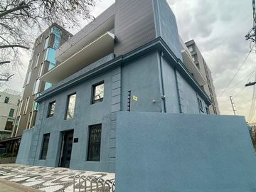 Gran Clinica con Varios Box y Pabellones en PROVIDENCIA.