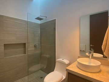 CASA EN VENTA MÉRIDA,  TEMOZÓN NORTE, EXCLUSIVO RESIDENCIAL