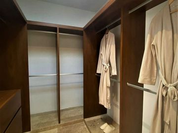 CASA EN VENTA MÉRIDA,  TEMOZÓN NORTE, EXCLUSIVO RESIDENCIAL