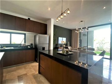 CASA EN VENTA MÉRIDA,  TEMOZÓN NORTE, EXCLUSIVO RESIDENCIAL