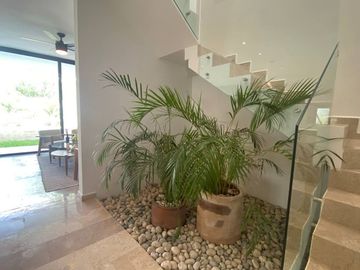 CASA EN VENTA MÉRIDA,  TEMOZÓN NORTE, EXCLUSIVO RESIDENCIAL