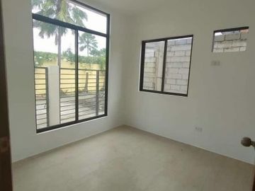BACOLOD HOUSE Ready for occupancy 4 bedrooms 15k pesos reservation