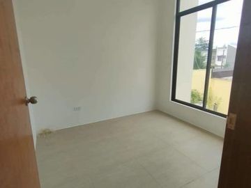BACOLOD HOUSE Ready for occupancy 4 bedrooms 15k pesos reservation