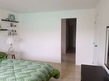 Venta de magnifica casa esquinera 4 dormitorios  en Urb. Casalaguna via Samborondon.